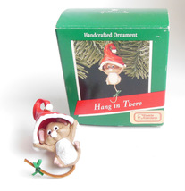 Hallmark Christmas Ornament Hang In There Mouse Santa Hat 1989 Vintage Q... - $162.55 MXN