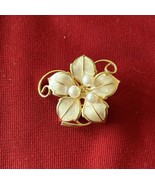 Vtg Enameled White Leaf &amp; Gold Toned Flower Brooch Pin J113 - €9,66 EUR