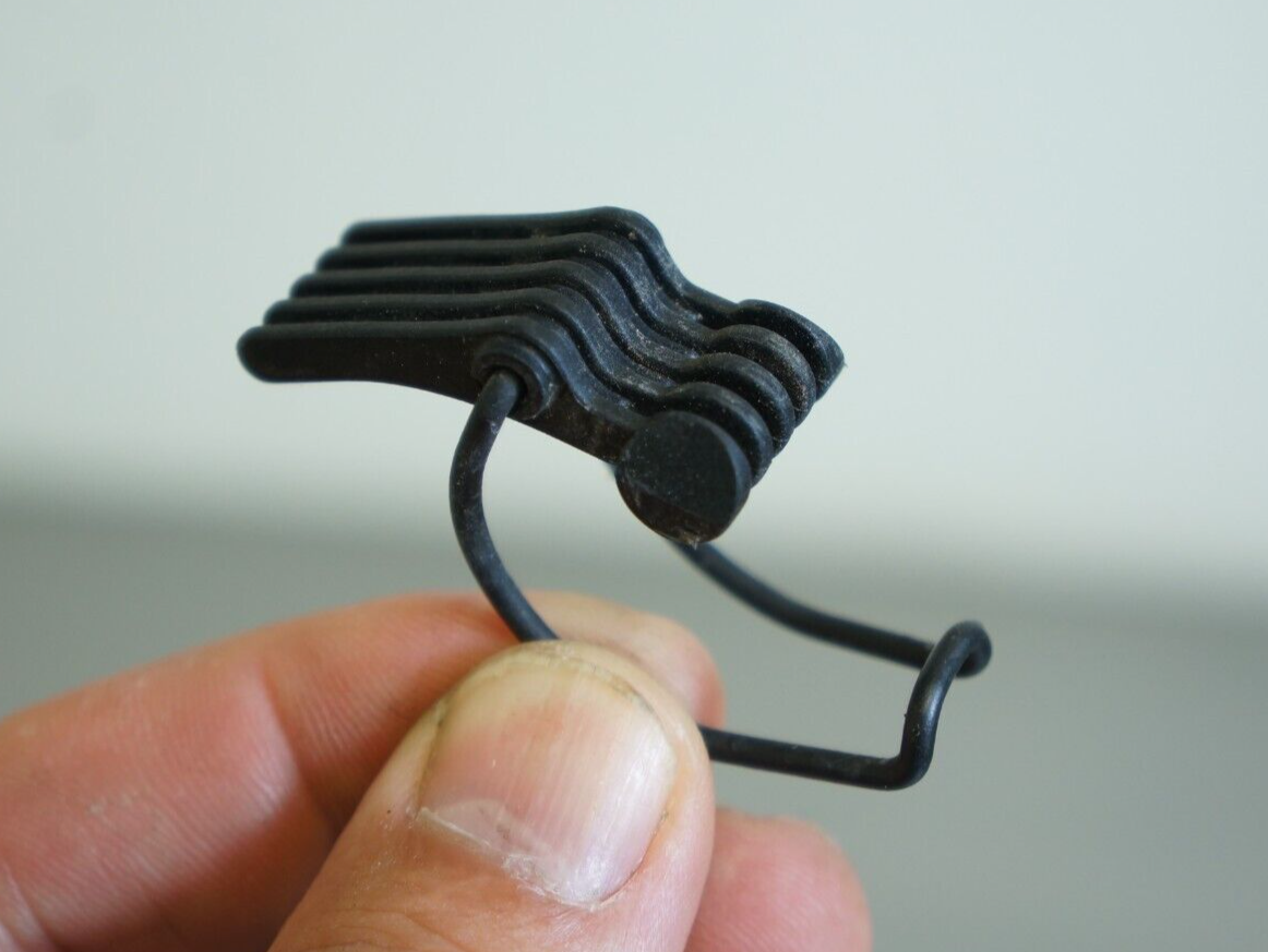 2003-2006 porsche cayenne fuse box cover clip lock locking hook oem - $16.00