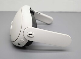 Meta Quest 3 128GB VR Headset ISSUE image 4