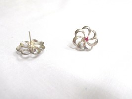 FLOWER / FLORAL REAL RUBY GEMSTONE CENTER STERLING SILVER STUD POST EARR... - $34.34 CAD