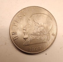 1977 MEXICO 1 UN PESO MEXICAN CIRCULATED COIN - $6.90