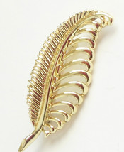 Ladies Vintage Sarah Coventry Feather Leaf Brooch Gold Costume Jewelry C... - $14.50