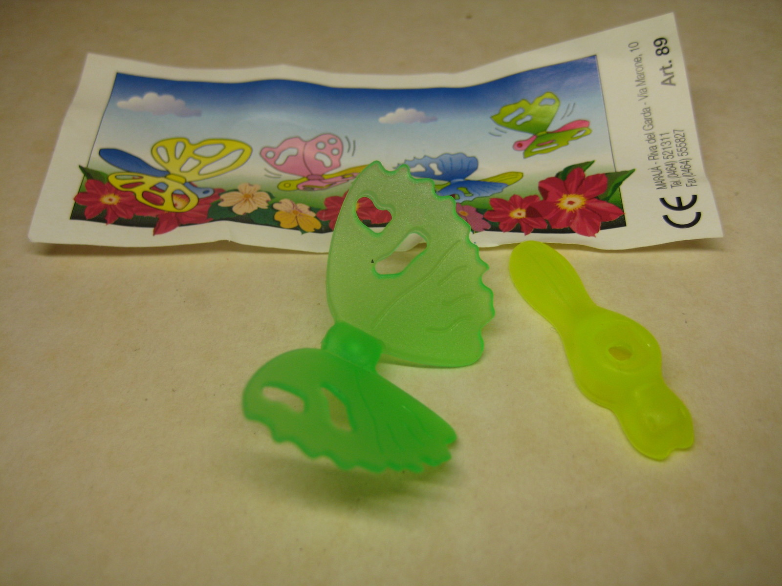Maraja - Art 89 Green butterfly + paper - Surprise egg - $1.50