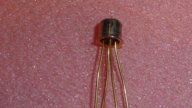 NEW MOT MFE3002 4PIN IC Transistors 15V N-CHANNEL Si SMALL SIGNAL MOSFET... - $35.00