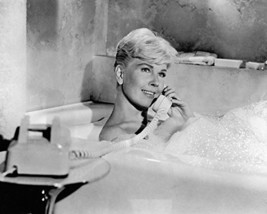 Doris Day in Pillow Talk on telephone in bubble bath 16x20 Canvas Giclee - £55.03 GBP