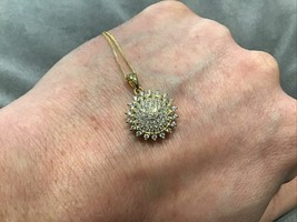 1CT Diamanti Finti Brillante Taglio Sole Ciondolo Collana 9k Placcato Oro Giallo - £74.83 GBP