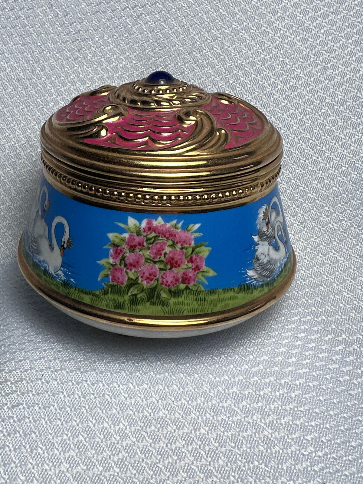 Franklin Mint Swan Lake Musical Felt Lined Ceramic Jewelry Trinket Dresser Box - $29.95