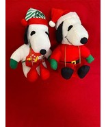 2 Plush Christmas Snoopy Figures Snoopy Santa &amp; Elf United Syndicate Hal... - $168.17 MXN