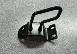 2009-2012 CHEVY TRAVERSE RIGHT DASHBOARD GLOVE BOX LATCH STRIKER GENUINE... - $18.80