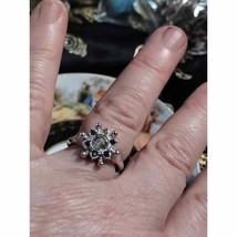 Exquisite vintage sterling silver ring with rhinestones - £34.99 GBP