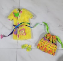 1999 BARBIE COURTNEY &quot;Pajama Fun&quot; YELLOW TERRY BATH ROBE w/COLORFUL BUTT... - £23.25 GBP