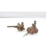 2 Lead Army Figures Man With Cannon &amp; Man On Transport With Wood Wheels - $282.54 MXN