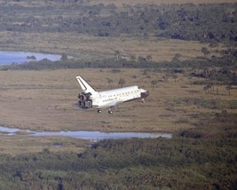 Space Shuttle Discovery lands at Kennedy Space Center STS-56 mission Photo Print - £6.94 GBP