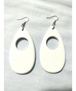 BRIGHT WHITE TEARDROP SHAPE HAND PAINTED REAL WOOD DANGLING FASHION EARR... - $11.93 CAD