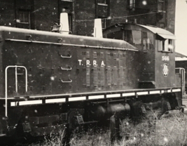 Terminal Railroad Assoc of St Louis Train TRRA #566 NW-2 Electromotive B&amp;W Photo - £7.46 GBP