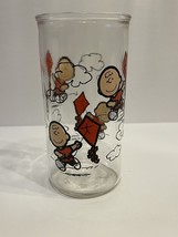 Vintage 1950 P EAN Uts Charlie Brown Flying Kite Glass ~ United Feature Syndicate - £9.49 GBP