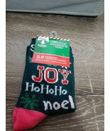Christmas House women&#39;s Christmas Socks. Fits shoe size 5-9, Crew Cut. New - $9.85