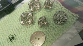 Chanel Button Lot of 6 fresh pearl &amp; jade gripoixs - £411.44 GBP