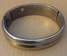 Vintage Mid Century 1960s Double Ribbed Spring Hinged Silver Tone Clamper Bangle - £24.76 GBP