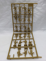 (23) Russian Infantry 1/72 Scale Miniatures On Sprue - $329.27 MXN