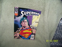 cool 1993 dc comic book {superman in action comics} - $7.43