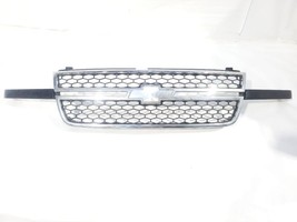 2006 Chevrolet Silverado 2500 OEM Front Grille Black  - £168.16 GBP