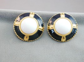 Classic Gold Tone Navy Blue Black &amp; White Gay Boyer Clip Earrings NWOT - £23.58 GBP