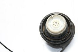 2001-2005 CHEVROLET SILVERADO 6.6L DIESEL FUEL CAP P8904 image 9