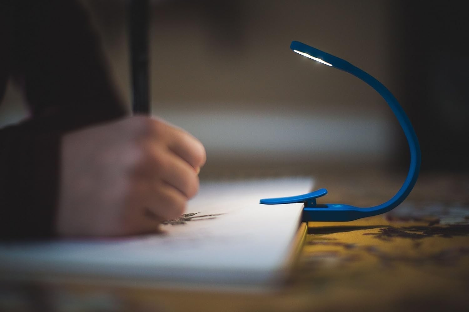 Flexible Dimmable Reading Light - Eye Care LED & Rechargeable, Perfect for Kids Item image 4