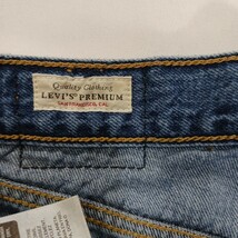 Levi's Premium Women's Blue Denim 80s Mom Distressed Jeans Size W26×L30 image 4