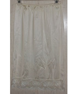 EXCELLENT VINTAGE WOMENS Komar  26&quot; IVORY HALF SLIP  SIZE MEDIUM AVERAGE - $18.65