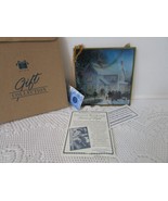 AVON 1998 THOMAS KINKADE HANGING ART SUNCATCHER EVENING CAROLERS 4.75&quot; NEW - $13.54 CAD