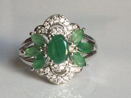 A beautiful theme base natural emerald ring in 925 silver - £116.27 GBP