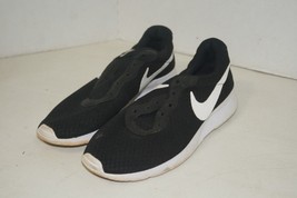 Nike Tanjun Womens Size 7.5 Running Shoes Black White Athletic Training Sneakers - £15.63 GBP