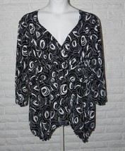CATO Shirt Tunic V Neck Angle Hem Slinky Knit Black White Abstract Flora... - $14.84
