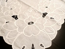 VTG Tablecloth Pure White Cutwork Poppies 33 Square Beverly D&#39;Anne Prove... - $118.80