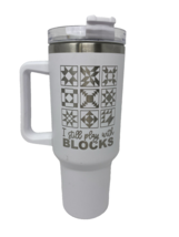 Quilter&#39;s Stainless Steel 40 oz Travel Tumbler&quot;I Still Play w/ Blocks&quot; W... - $346.60 MXN