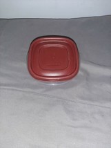 Rubbermaid 7J56  Red Snap On Lid and Container 4.5&quot; Square 1.25 cups - £4.78 GBP