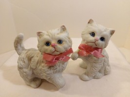 Set of 2 Vintage Homco Porcelain Kitty Cat Figurines with Pink Bows #1413 - £11.14 GBP