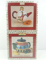 2 Sakura Debbie Mumm Oneida Christmas Treepot &amp; Merry Makers Teapot Home Set NEW - £39.46 GBP