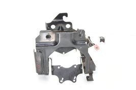 11-12 HYUNDAI EQUUS Air Pump Bracket F1761 image 7