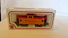 HO Scale Bachmann 35&#39; Union Pacific Wide Vision Caboose, Yellow, #25743 BNOS - £23.49 GBP