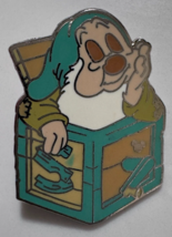 Disney 2009 Seven Dwarfs Jack in the Box Sleepy Disney Pin 74576 - $238.73 MXN