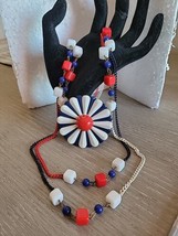 Vintage Red White Blue Daisy Brooch &amp; Necklace 54&quot; Square Glass Beads - £9.67 GBP