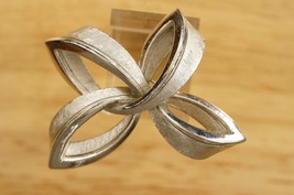 Vintage Costume Jewelry Brushed Silver Tone TRIFARI Ribbon Spiral Brooch Pin - £16.44 GBP