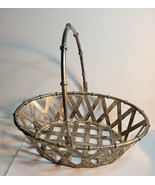 Metal Basket Oval Woven Design with Handle - $563.21 MXN