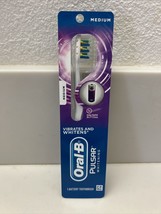 Oral-B 3D White Luxe Pulsar Battery Powered Medium Bristle Toothbrush - £8.88 GBP