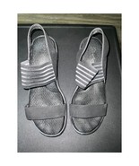 Women’s  Black Sketchers Sandals Size 9 - $176.36 MXN