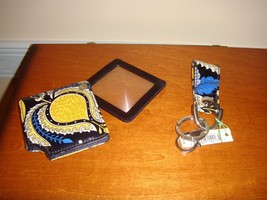 Vera Bradley Ellie Blue Magnifier &amp; Loop Keychain - $38.99